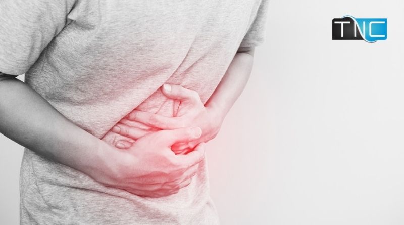 How does a hernia grow and what are its symptoms?
